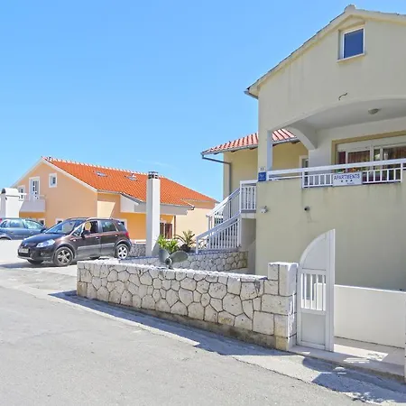 Bozo Διαμέρισμα Χβαρ