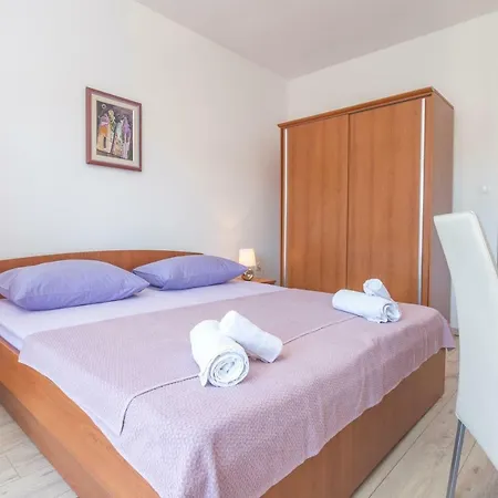 Διαμέρισμα Bozo *